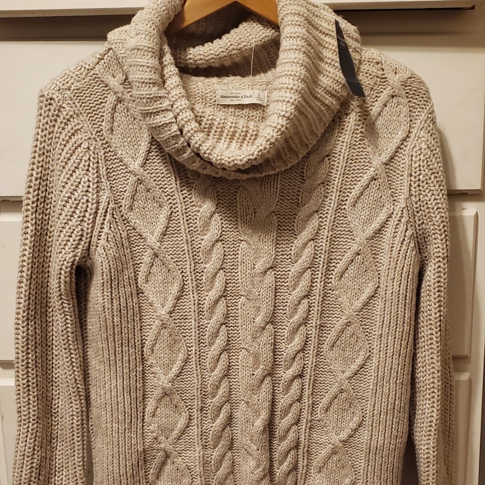 ABERCROMBIE & FITCH TURTLENECK SWEATER